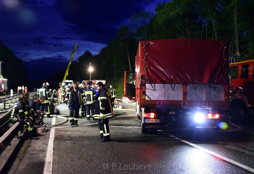 VU Gefahrgut LKW umgestuerzt A 4 Rich Koeln Hoehe AS Gummersbach P611.JPG - Miklos Laubert